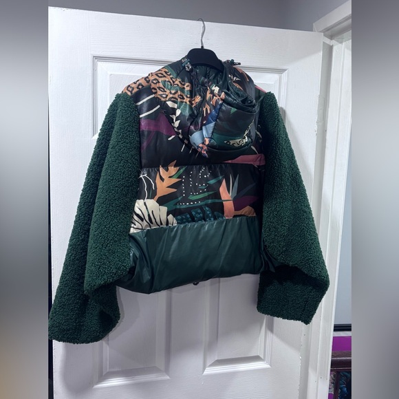 FARM Rio Green and Animal Print Puffer Jacket - Picture 4 of 8